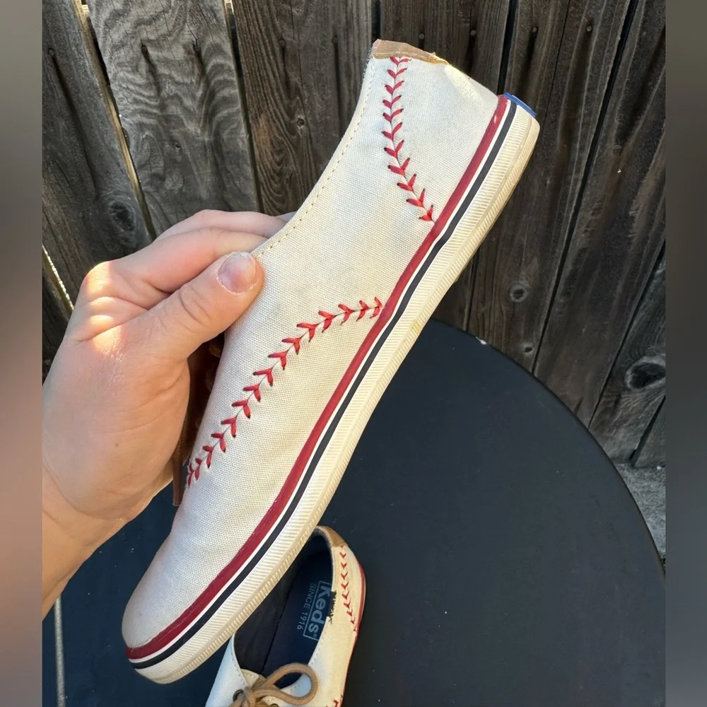 Keds Red and White Women's Kickstart Pennant Baseball Sneaker Size 6.5 lace-up